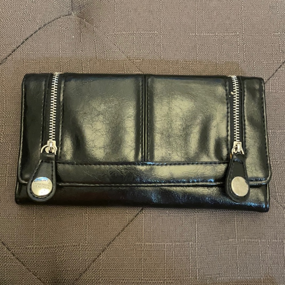 Kenneth Cole black zipper wallet